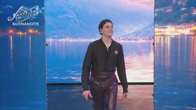 Nicolò Filippucci torna ad Amici con un nuovo brano